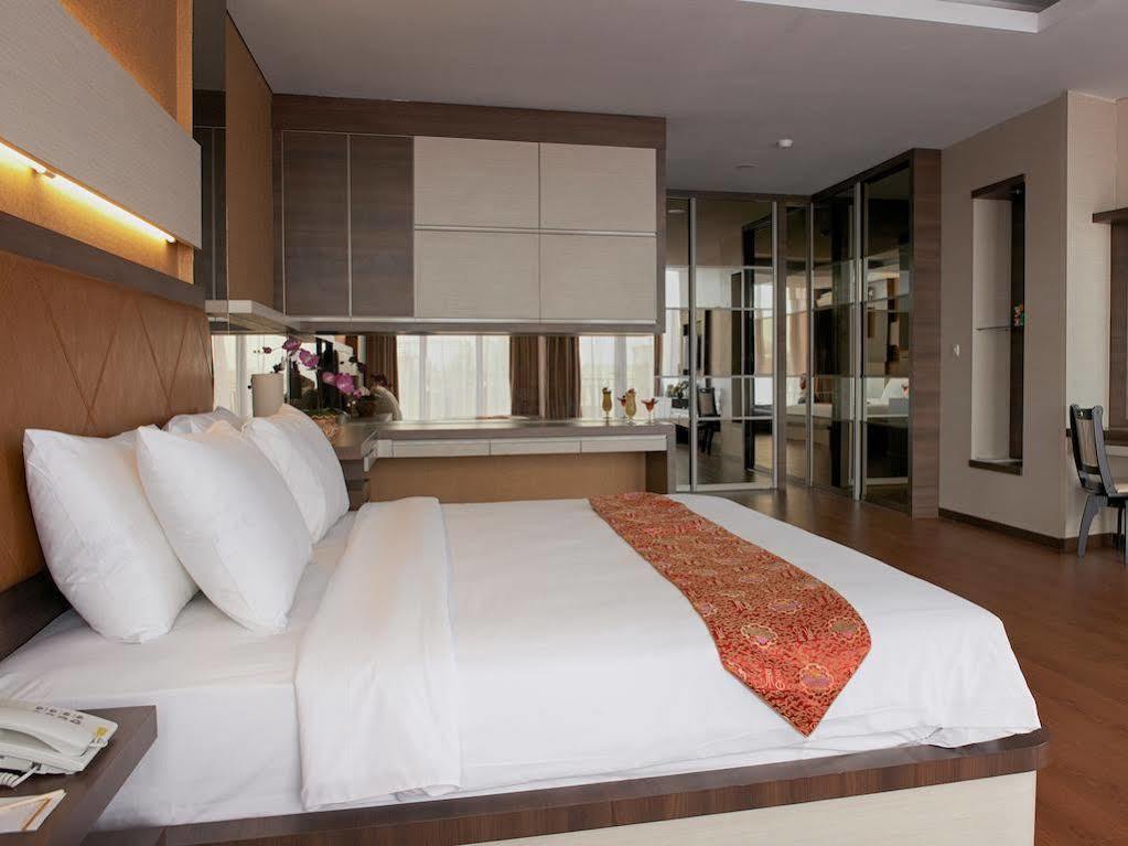 Winstar Hotel Пеканбару Екстер'єр фото